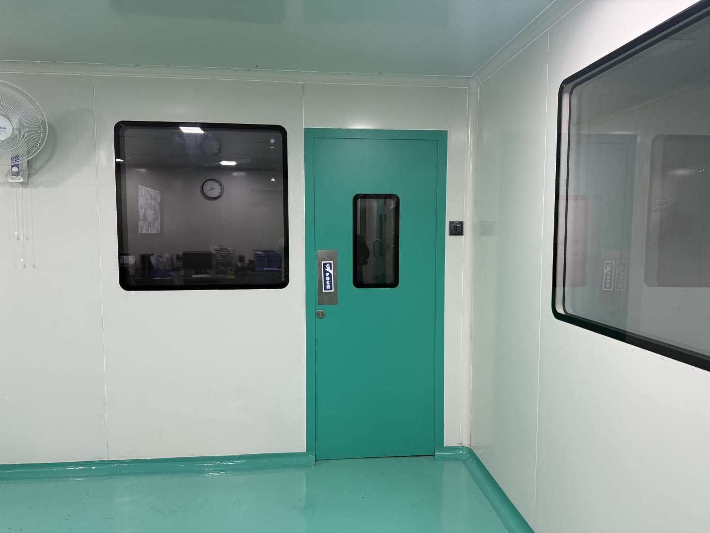 Cleanroom Window